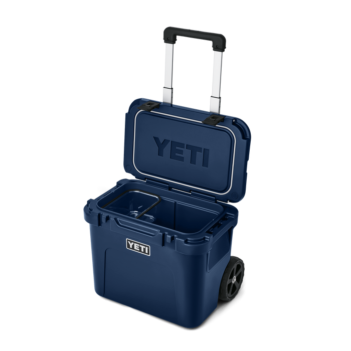 ROADIE® 32 WHEELED COOLER - NAVY
