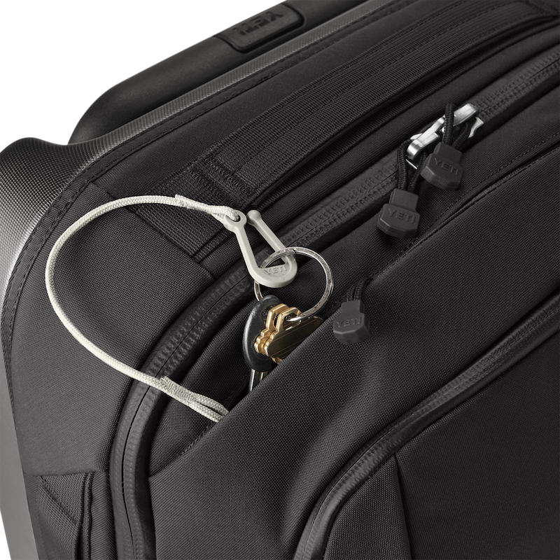 CROSSROADS® 22"/35L WHEELED LUGGAGE - NEGRO