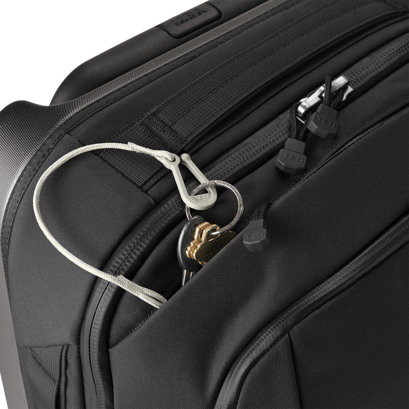 CROSSROADS® 22"/35L WHEELED LUGGAGE - ALPHINE BROWN