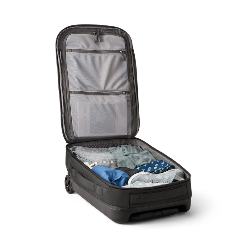 CROSSROADS® 22"/35L WHEELED LUGGAGE - NEGRO