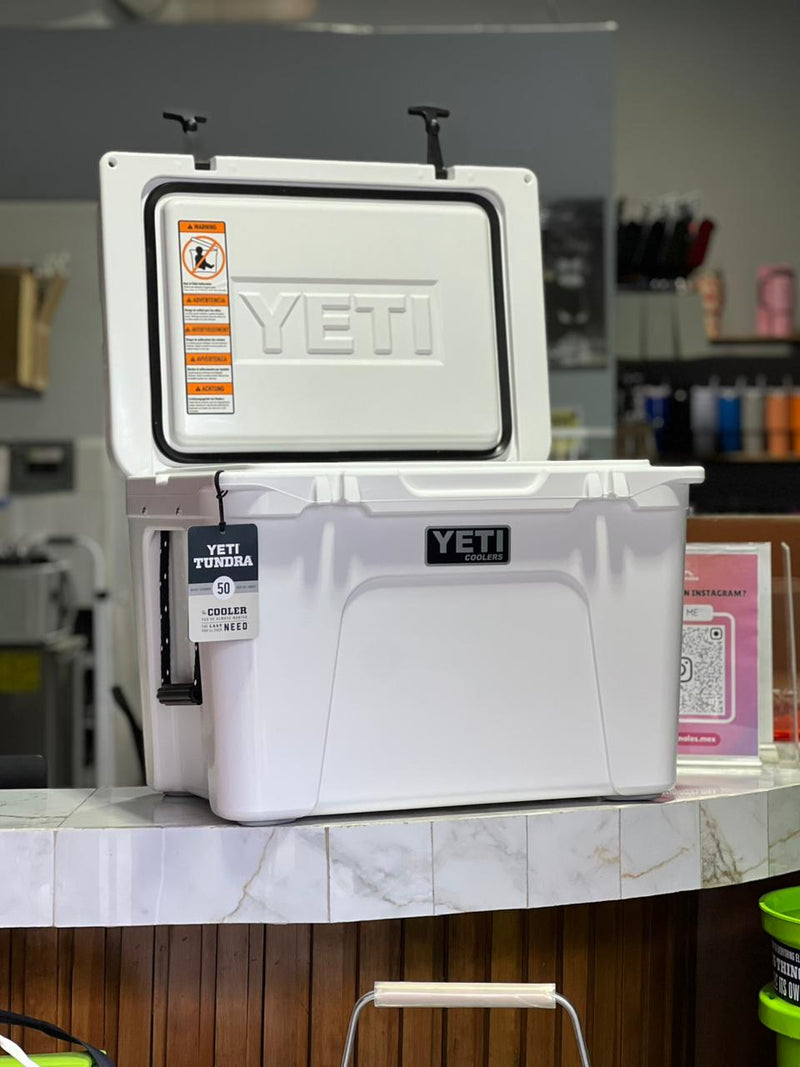 TUNDRA® 50  HARD COOLER - BLANCA